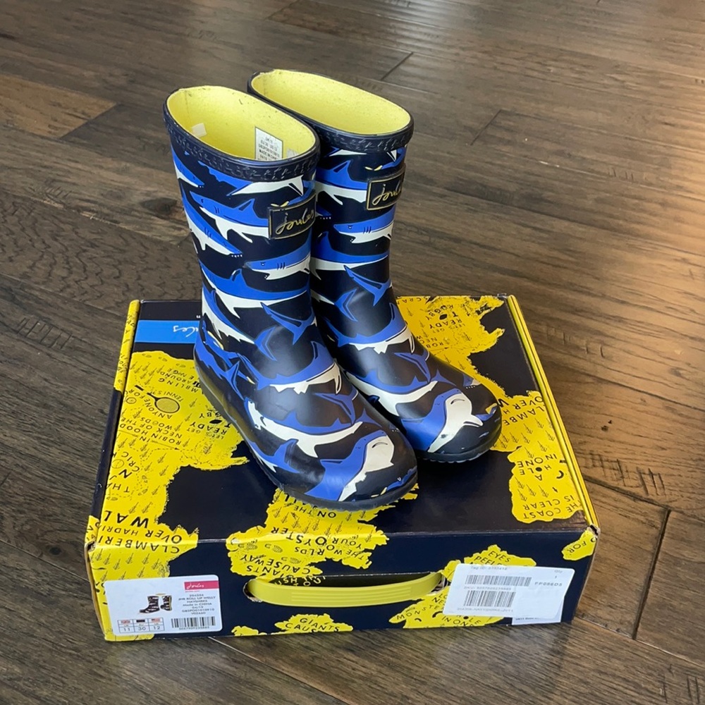 Joules US12 Roll Up Welly Boots - Sharks 🦈 💙